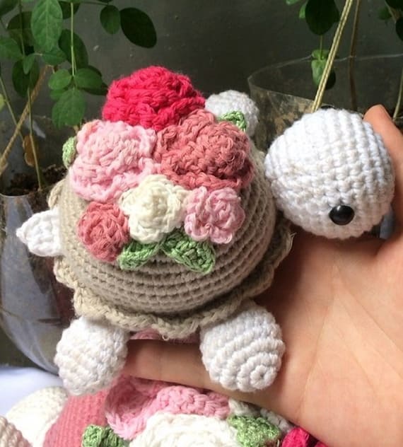 Crochet Turtles Carrying Flowers Crochet Pattern