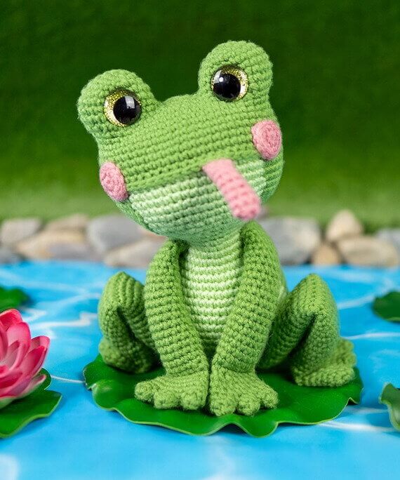 Fidget the Frog Crochet Pattern