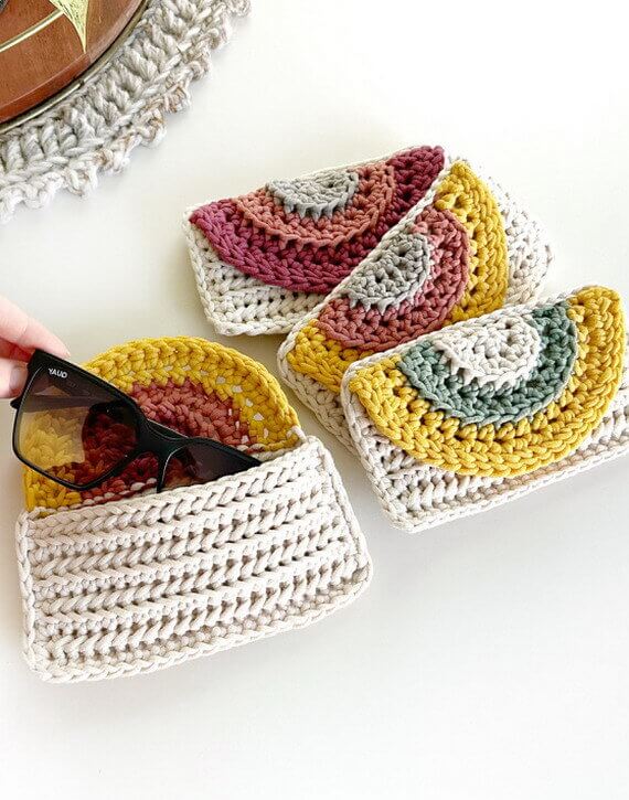 Rainbow Glasses Case Free Crochet Pattern and Video Tutorial