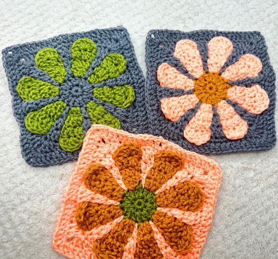 Retro 3D Daisy Granny Square Free Crochet Pattern