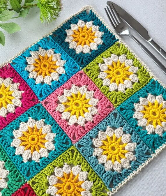 Sunny Daisy Placemat and Coaster Free Crochet Pattern