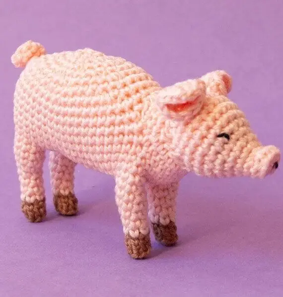 Penny the Pig Amigurumi Free Crochet Pattern and Video Tutorial